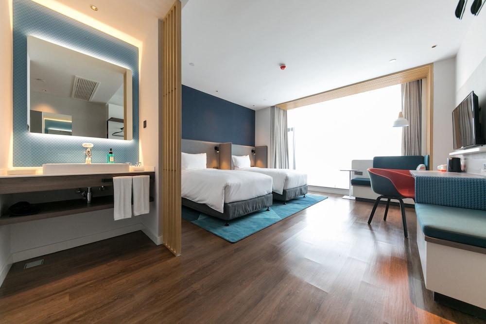 Holiday Inn Express Shanghai Tangzhen By Ihg - 20 Mins To Disney Land Экстерьер фото